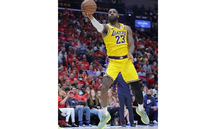 LeBron hará historia junto a su hijo; renueva con los Lakers