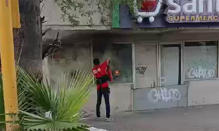 Controlan conato de incendio en edificio abandonado en las instalaciones del supermercado Santafe