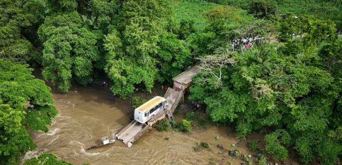 Trágico Colapso de Puente en Veracruz Deja un Muerto y Seis Heridos