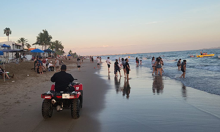 Cae escandaloso por agredir a policías en Bahía de Kino