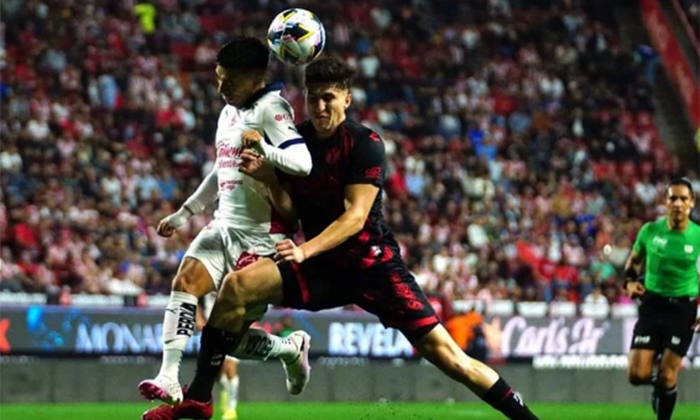 Xolos vence a Chivas en polémico juego