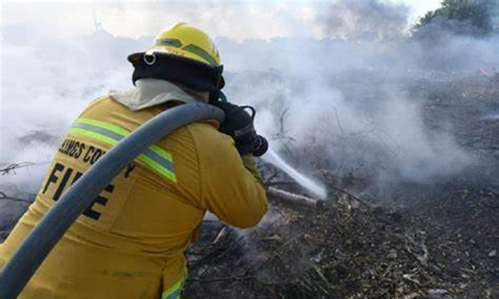 Sofocan Bomberos incendio de maleza