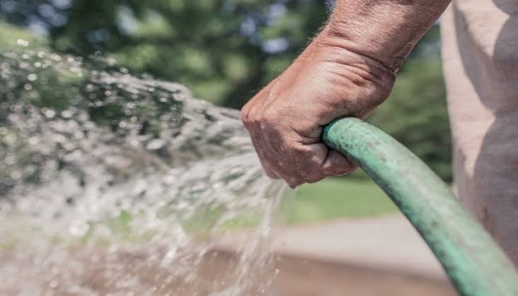 Agua de Hermosillo multará con hasta 60 mil pesos a quien sorprendan tirando agua con la manguera