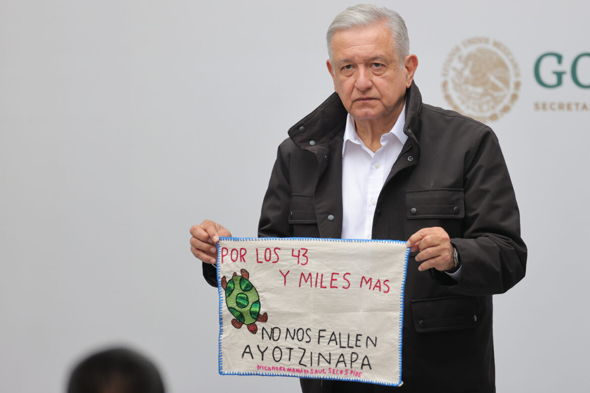 AMLO Promete Transparencia y Avances en Investigación de Ayotzinapa