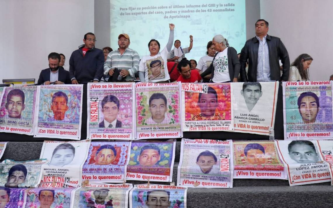 Padres de los 43 normalistas desaparecidos le dictan “Traición” a AMLO, aquí la carta completa que le enviaron: