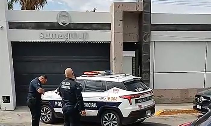 Roban más de 500 mil pesos un par de sujetos armados