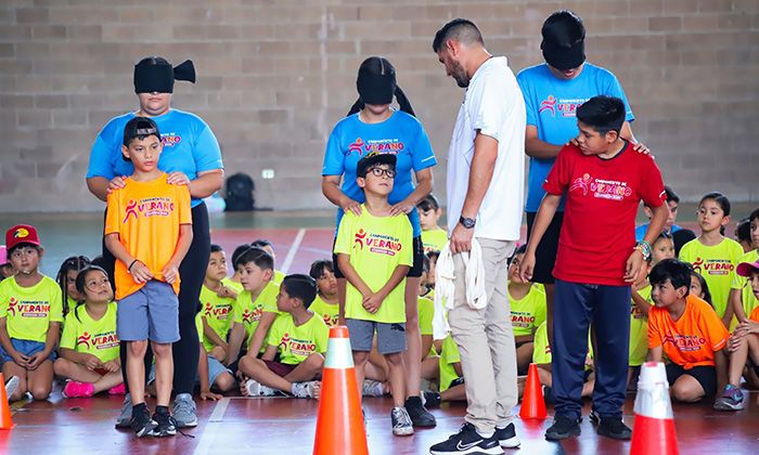 Visitan Bomberos y Cimarrones campamento de verano; Sorprenden a menores