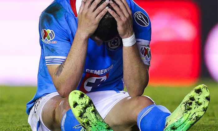 Cesa Cruz Azul a Christian Tabó por malos resultados