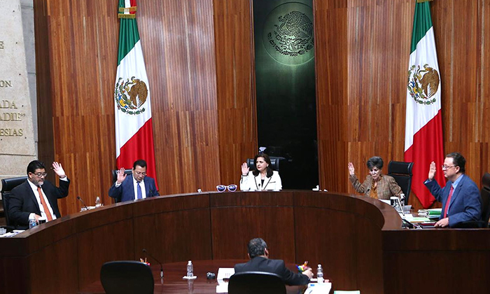 Entregan constancias a diputados pluris