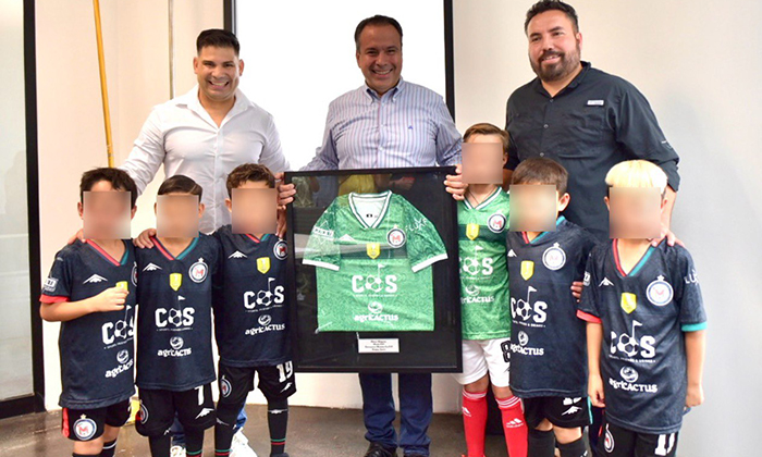 Convive alcalde con subcampeones de Mundialito