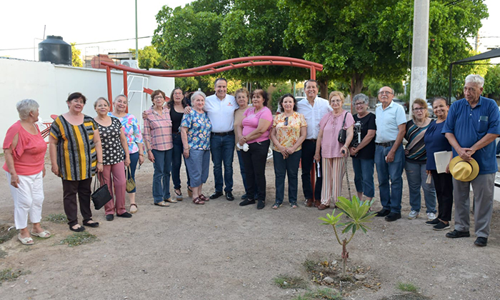 Entrega Toño Astiazarán rehabilitación de parque en la colonia Eusebio Kino