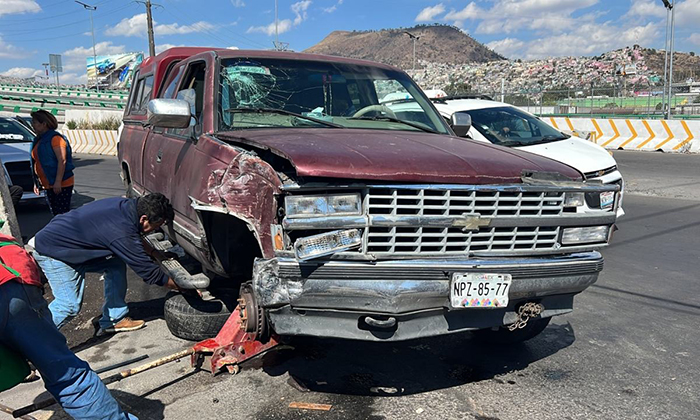 Se registra choque de pick ups en Punta Arena