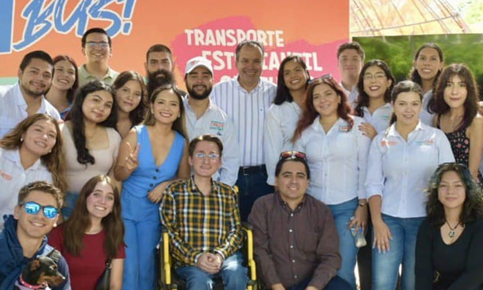 Anuncia Toño Astiazarán transporte eléctrico universitario, llama a jóvenes a registrarse