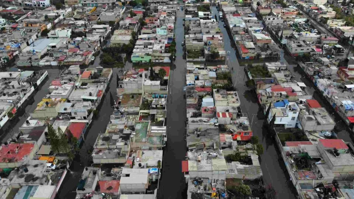 López Obrador descarta declarar estado de emergencia en Chalco pese a inundaciones que persisten por más de 20 días