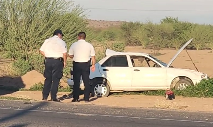 Deja choque volcamiento tres heridos en la carretera a Bahía de Kino