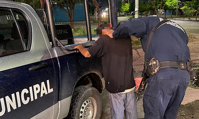 Ponen tras las rejas a agresivo individuo en la comisaría Miguel Alemán