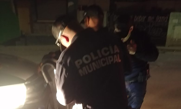 Capturan a joven por golpear a su mujer en la comisaría Miguel Alemán 