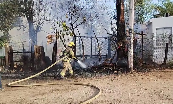 Arrasa fuego con dos viviendas en la colonia Solidaridad