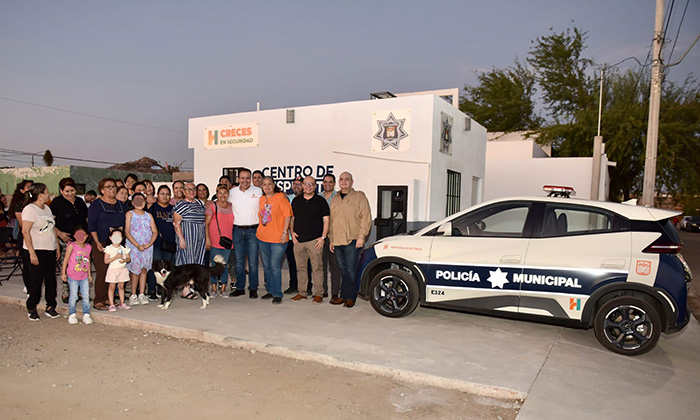 Entrega Toño Astiazarán Centro de Respuesta Inmediata en la colonia Las Minitas