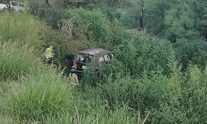 Deja volcamiento a pareja herida en la carretera Ures-Hermosillo