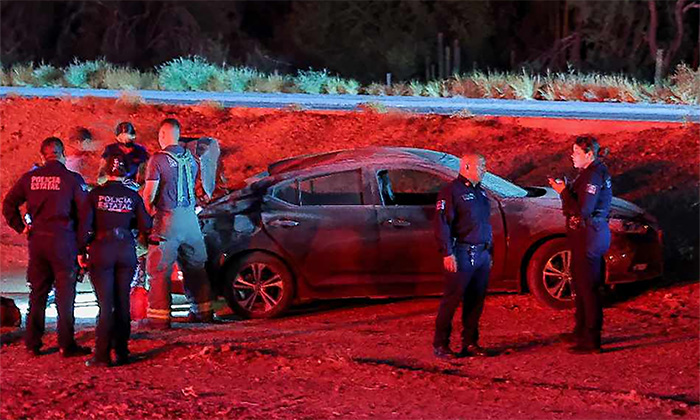 Vuelca automóvil en carretera federal; Solo registró daños materiales