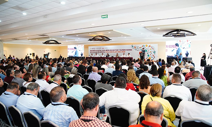 Inician preparativos para nuevo ciclo escolar; Ofrecen conferencias y talleres