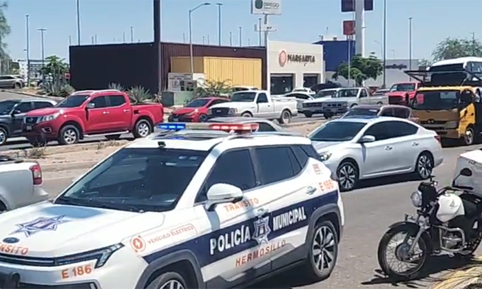 Hacen “chuza” cuatro autos en la colonia Las Lomas