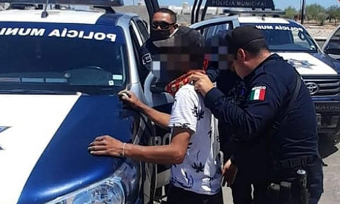 Capturan agentes municipalesa dos con mariguana y cristal