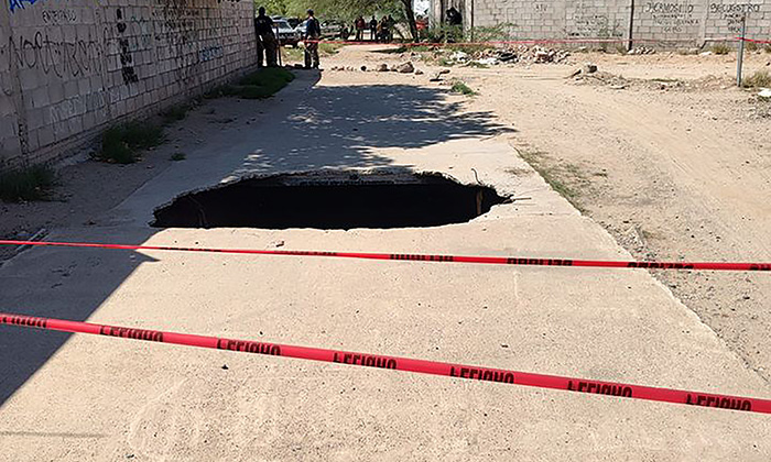 Cae invidente en socavón en la colonia Norberto Ortega