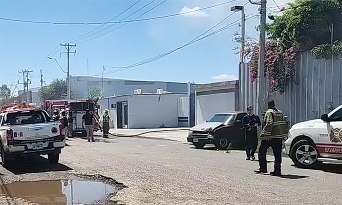 Controlan incendio de material químico en bodega del Parque Industrial