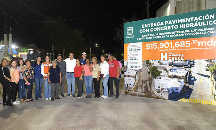 Reciben vecinos pavimentación de calle tras 30 años de gestiones