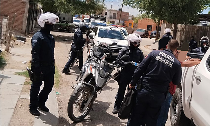 Atrapan a dos jóvenes en plena faena delictiva por rumbo de la colonia Las Granjas.