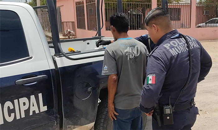 Intenta ahorcar a su madre y lo arrestan en la colonia Villas del Real