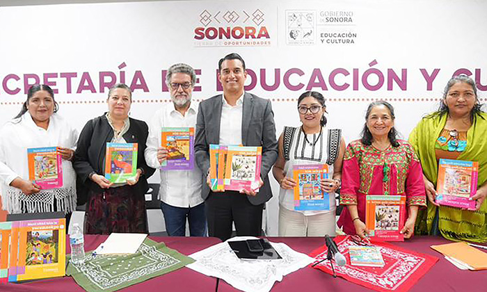 Presentan antologías en lenguas originarias; Autoridades educativas