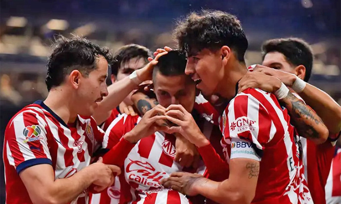 Se impone Chivas a León; Supera derrota en el Clásico