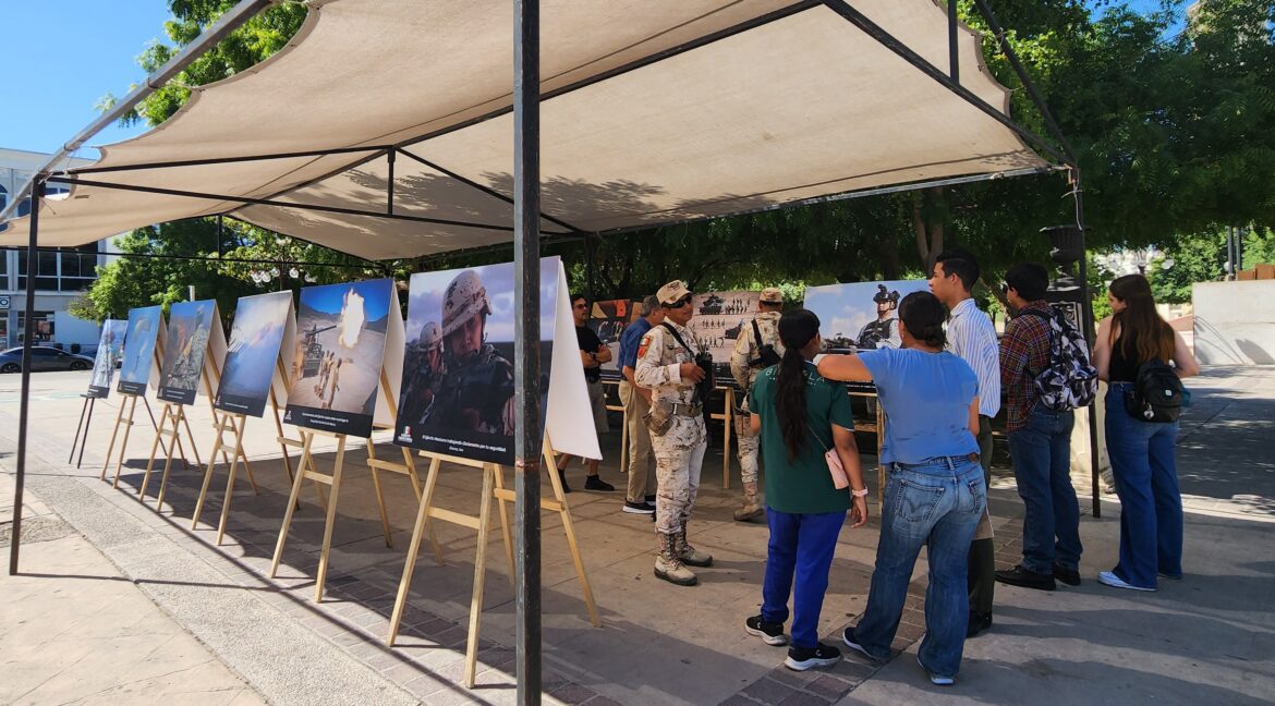 Atrae a jóvenes exposición fotográfica del ejército