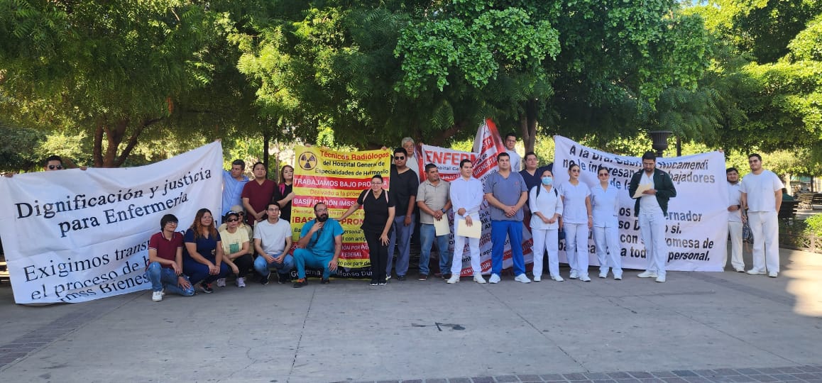 Personal de salud de Sonora se manifiestan en Palacio de Gobierno