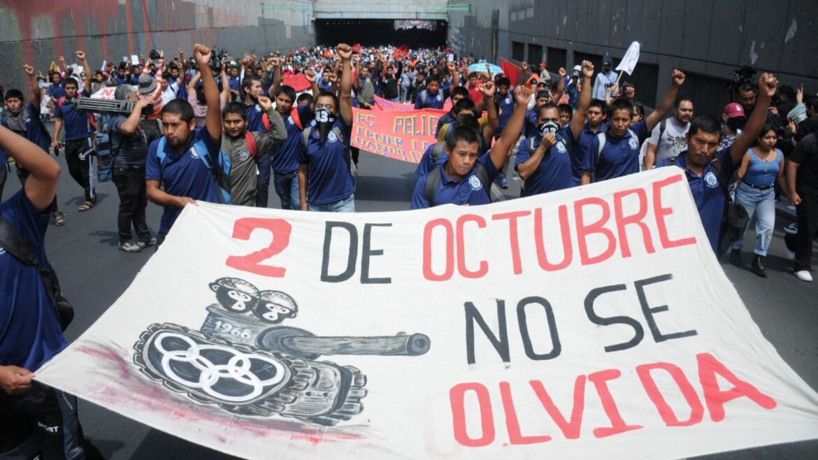 México recordó la matanza de Tlatelolco con una marcha en demanda de justicia