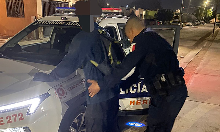 Ponen tras las rejas a dos individuos con droga; Agentes de la Policía Municipal