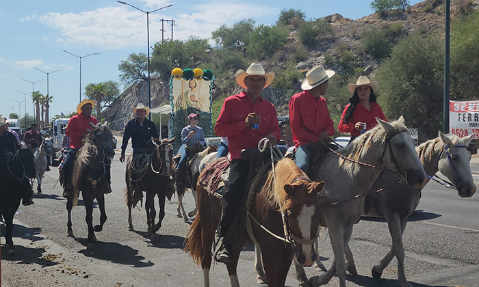 Realizan tradicional cabalgata a San Judas Tadeo desde la carretera 26 y Quiroga