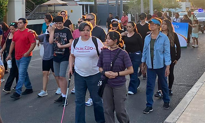 Realizan Tercera Caminata a Ciegas; Personas invidentes y débiles visuales