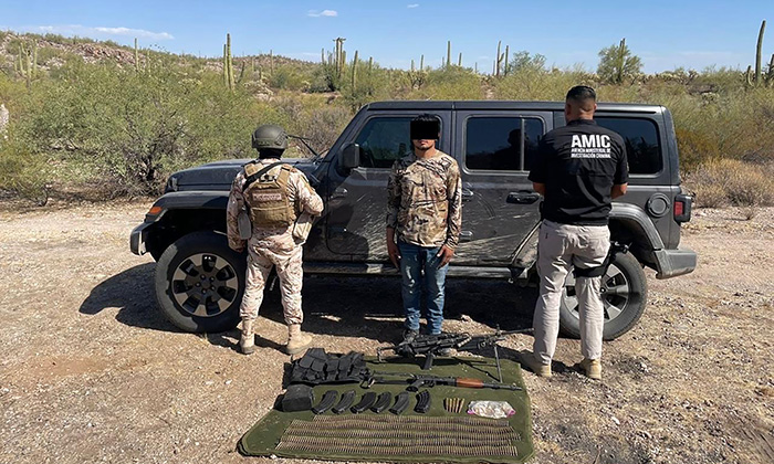 Aseguran sujeto con camioneta robada y armas en Sonoyta