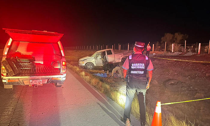 Muere joven mujer al volcarse en la carretera Guaymas-Hermosillo