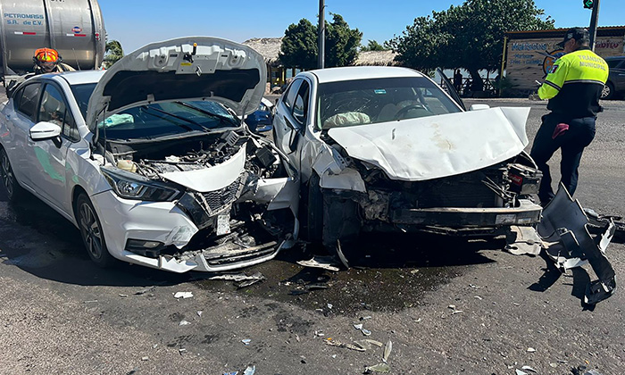 Fuerte choque deja dos personas heridas en la carretera Guaymas-Empalme