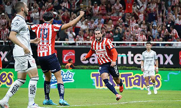 Chivas remonta y vence 3-2 a Necaxa; Retoma el camino del triunfo