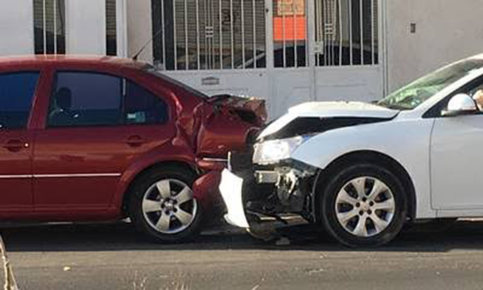 Joven provoca choque en San Carlos