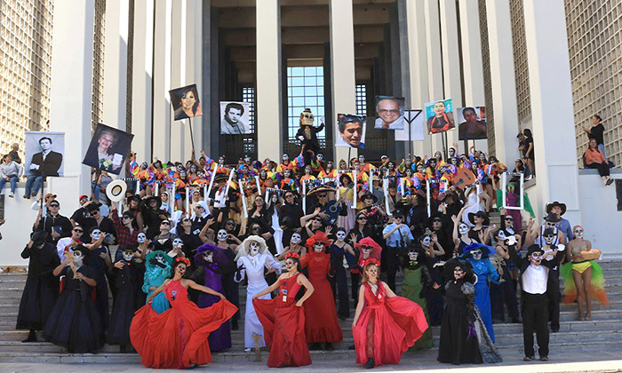 Realizan tradicional procesión de Día de Muertos en la Universidad de Sonora