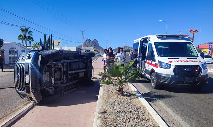 Resultan cuatro heridos en volcadura en San Carlos