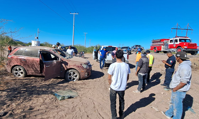 Deja volcamiento dos jóvenes heridos en Empalme