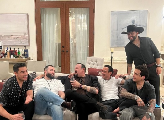 Pepe Aguilar celebró con amigos entre los que estaban Carín León y Christian Nodal